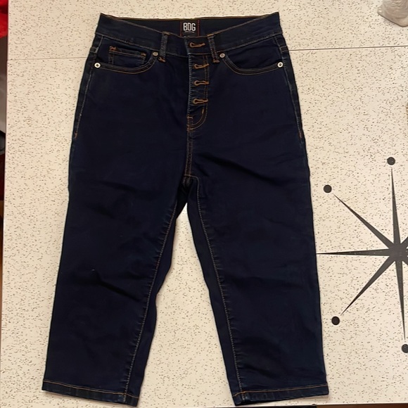 BDG High Waisted Capri Jean - Dark Wash by Urban Outfitters -Size 26 - Picture 2 of 5